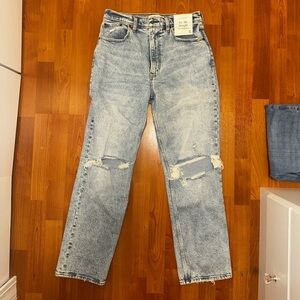 NWT. Abercrombie & Fitch Women’s Jeans, The 90’s Straight Ultra High Rise